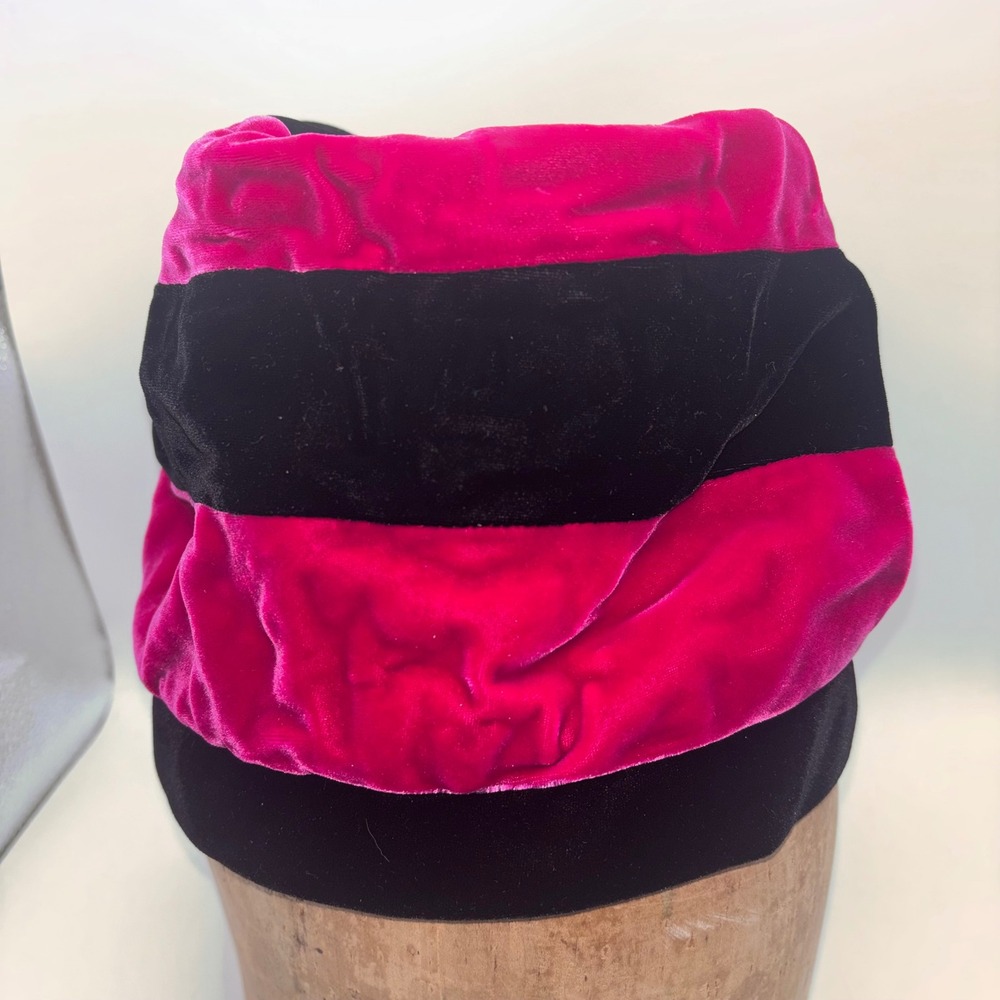 Vintage Madcaps Lord &‎ Taylor Black Pink Velvet Beret Young New York Shops Hat